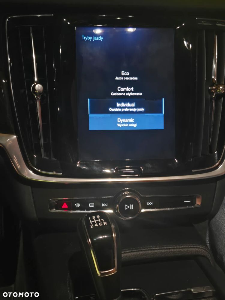 Volvo V90 D4 Momentum - 10