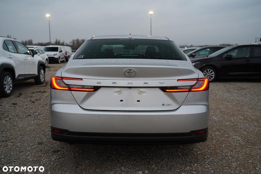 Toyota Camry - 5