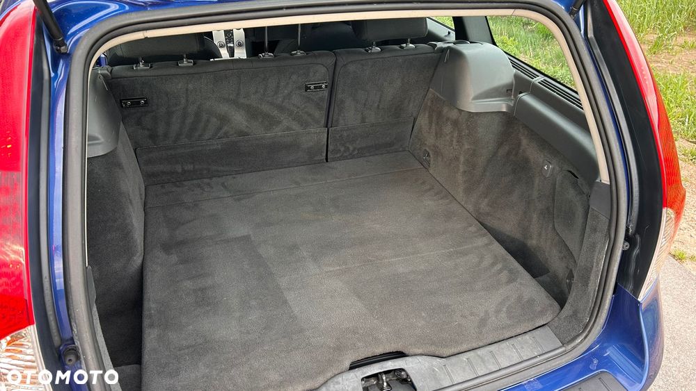 Volvo V50 T5 Momentum - 19