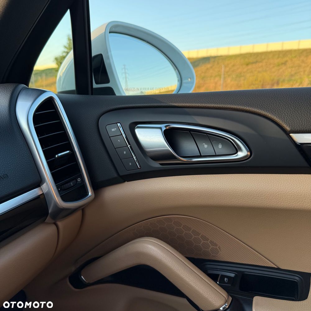 Porsche Cayenne - 14