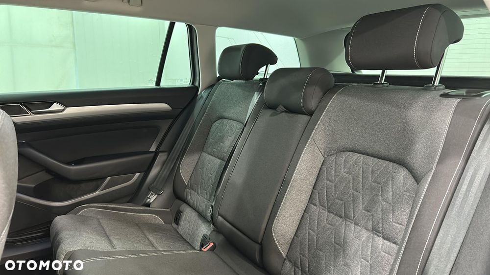 Volkswagen Passat Variant 2.0 TDI EVO Business DSG - 13