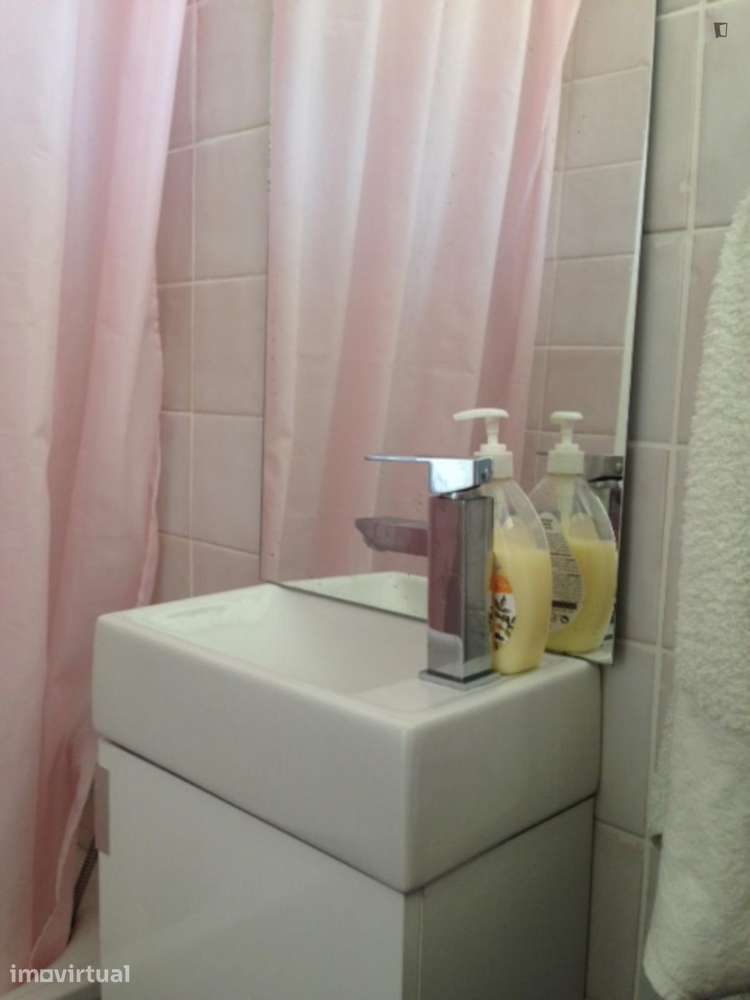 Quarto - localizado em Lisbon - Grande imagem: 4/21