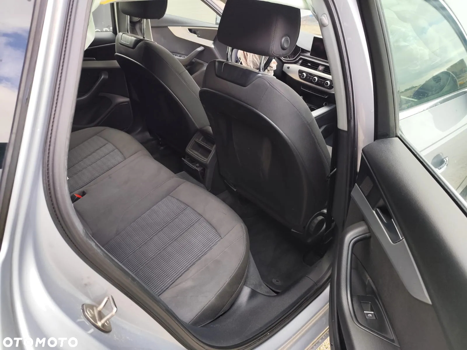 Audi A4 2.0 TDI Design S tronic - 23