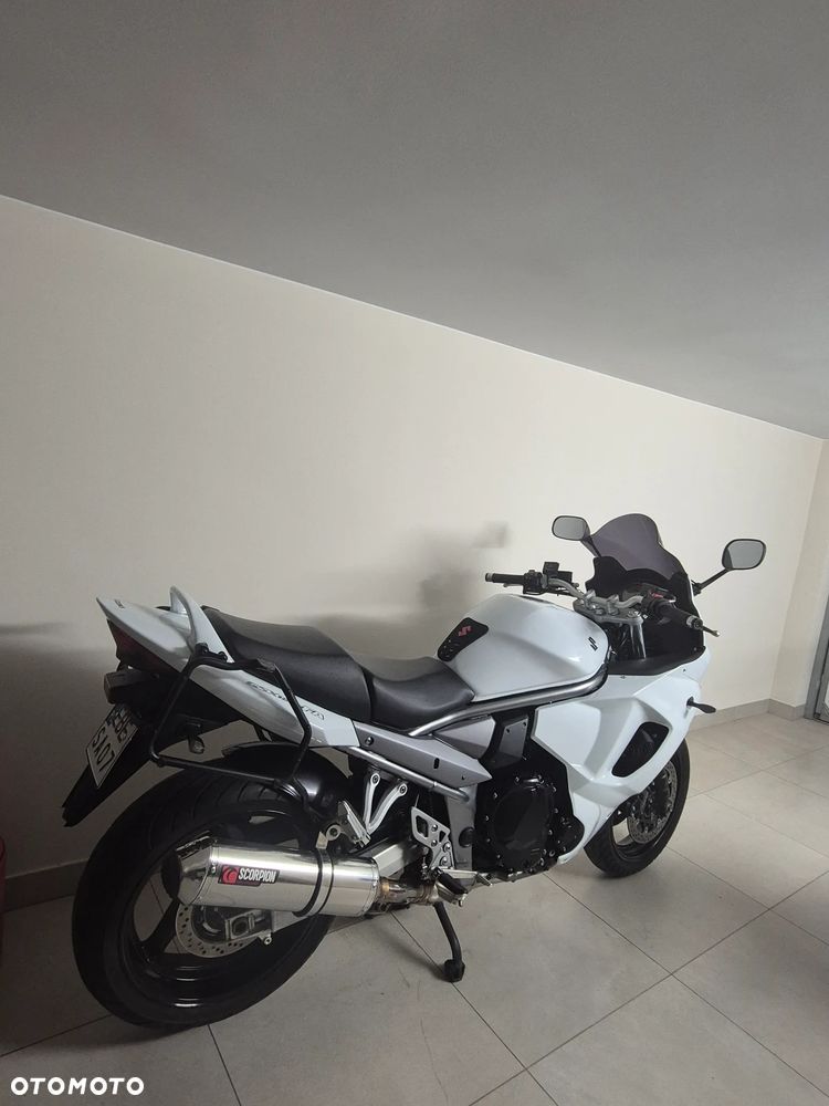 Suzuki GSX - 5