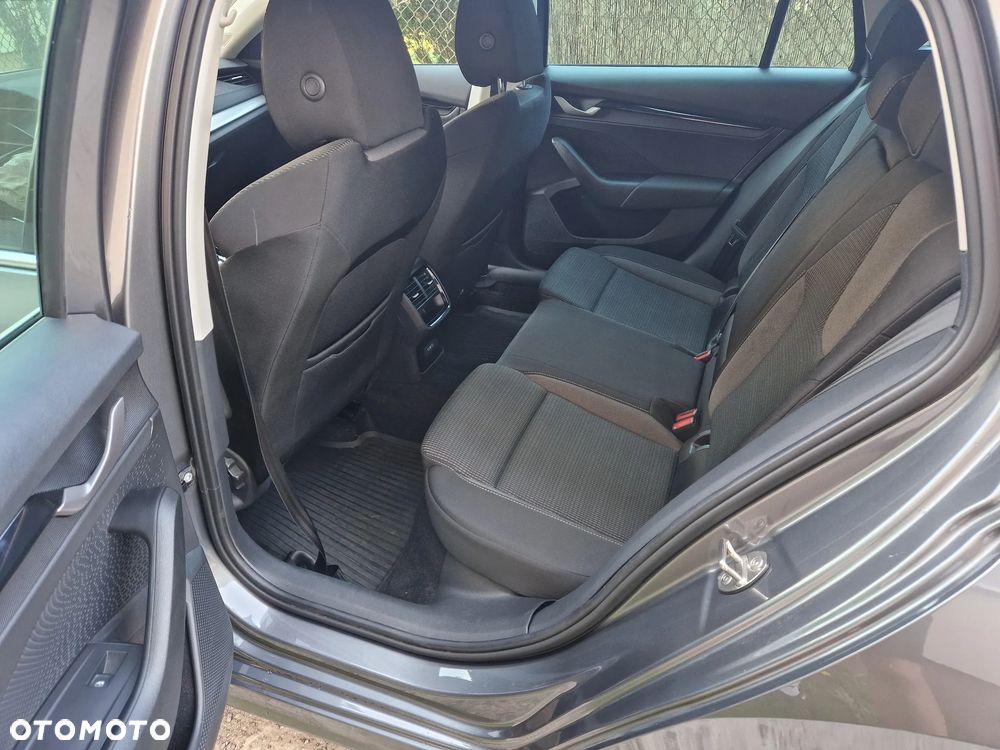 Skoda Octavia 2.0 TDI Selection DSG - 16