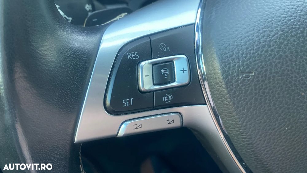 Volkswagen Touareg V6 TDI R-Style - 12