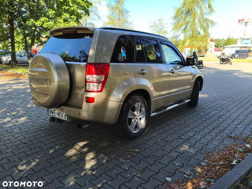 Suzuki Grand Vitara 2.0 De luxe - 2