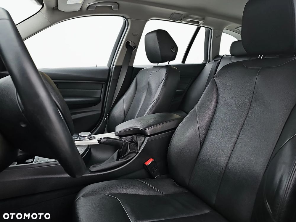 BMW Seria 3 320d Efficient Dynamics - 12