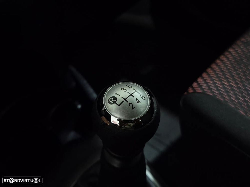 Toyota Yaris 1.4 D-4D Sport — fotografia 10