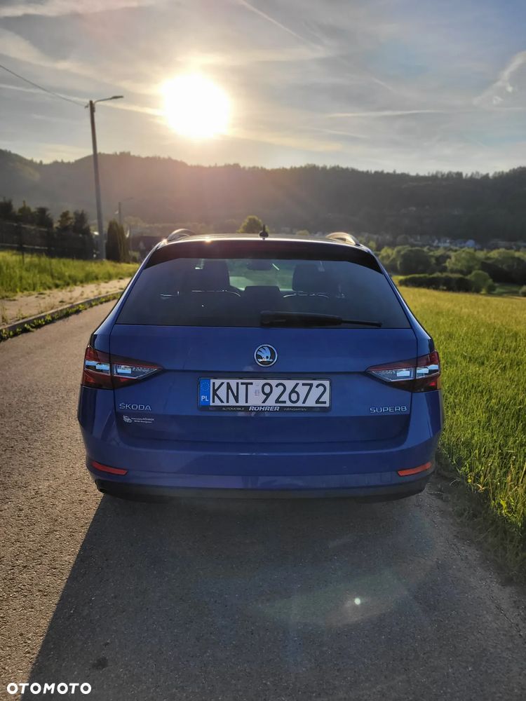 Skoda Superb 2.0 TDI DSG Ambition - 4