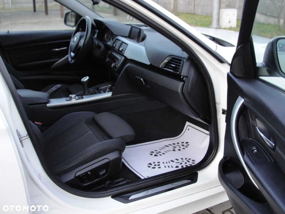 BMW Seria 3 318d Blue Performance Sport Line - 23