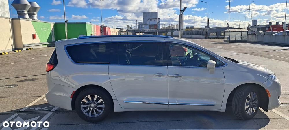 Chrysler Pacifica - 8