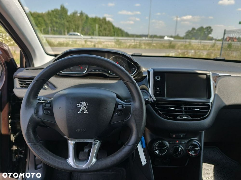 Peugeot 208 - 23