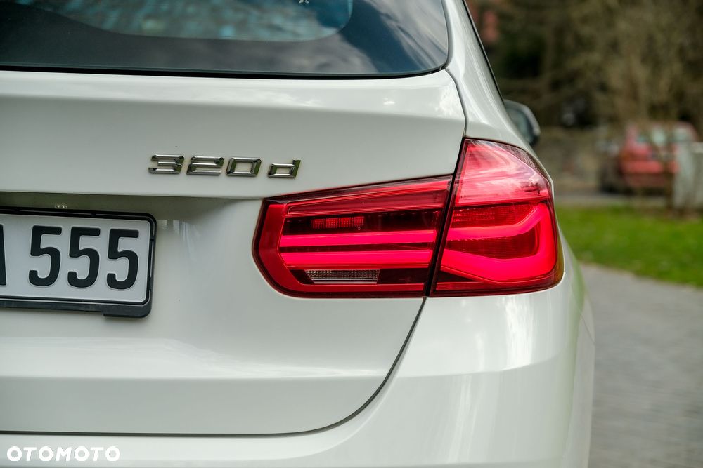 BMW Seria 3 320d Sport Line - 12