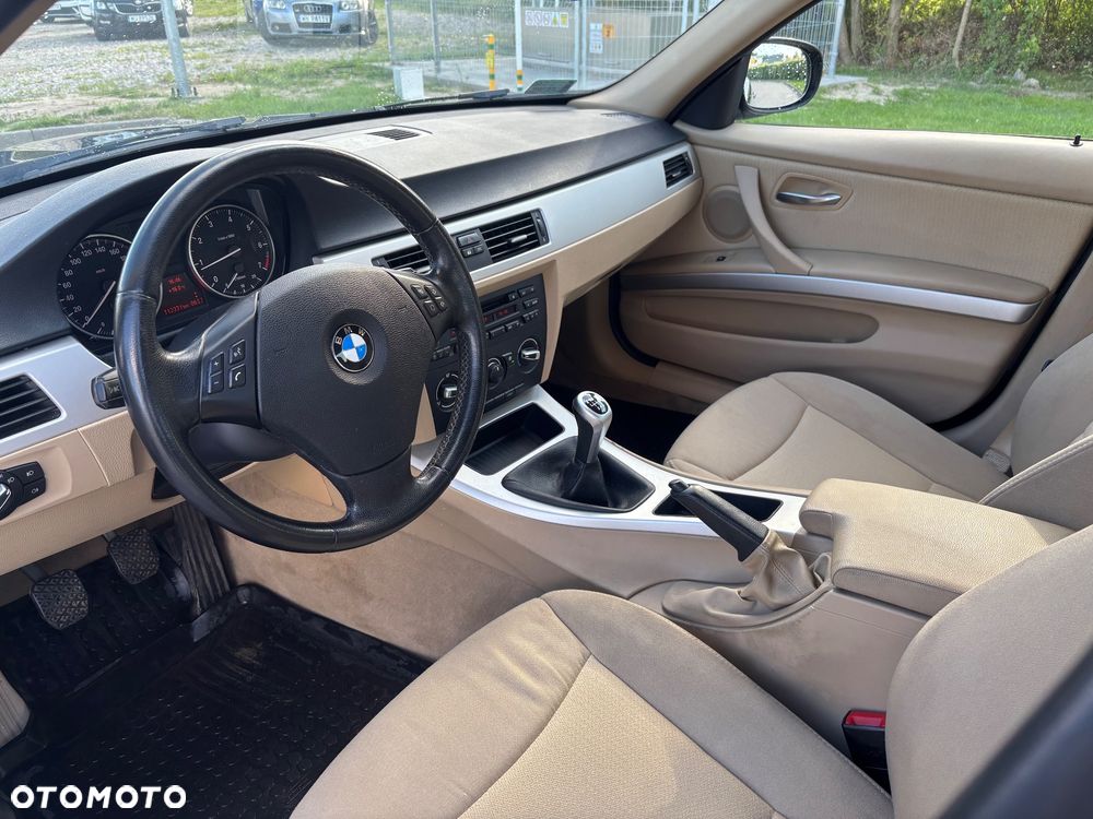 BMW Seria 3 316i - 11