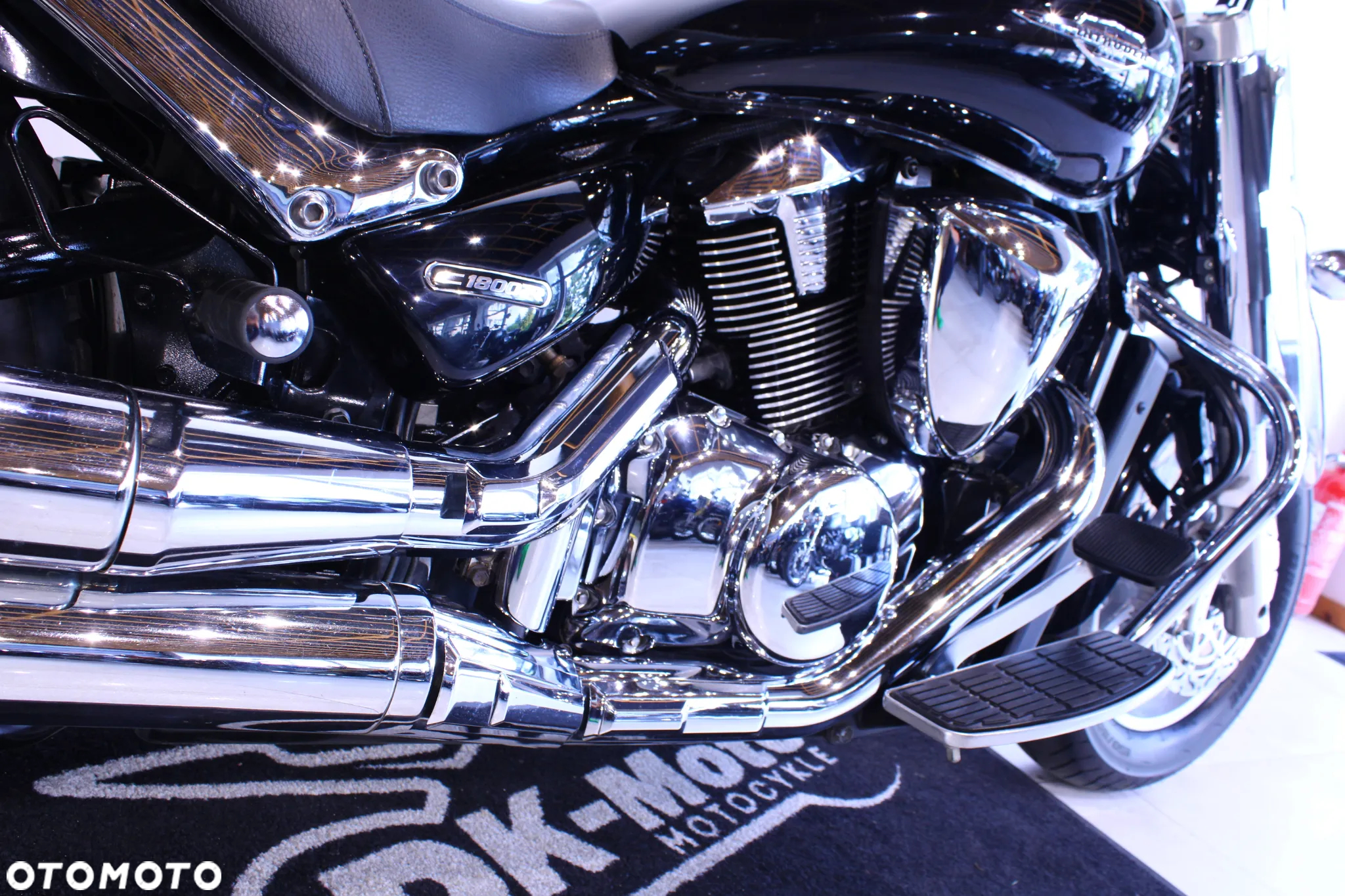 Suzuki Intruder - 18