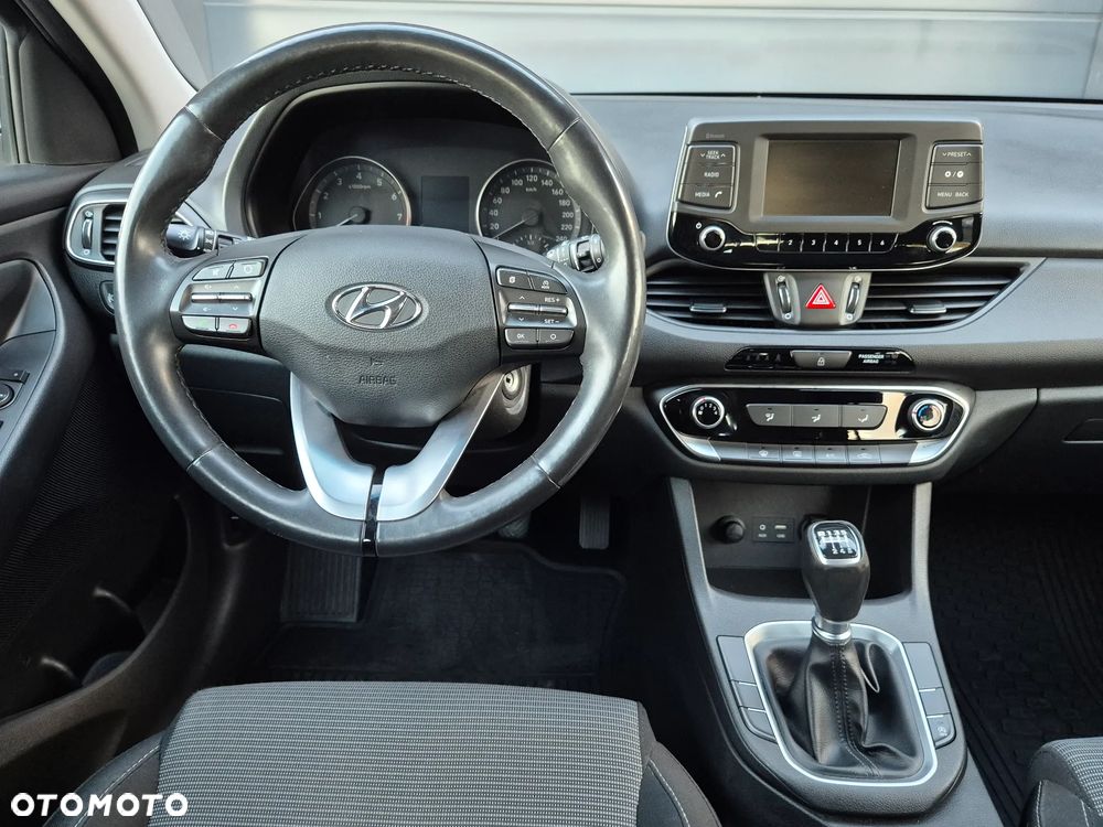 Hyundai i30 1.4 Premiere Comfort - 12