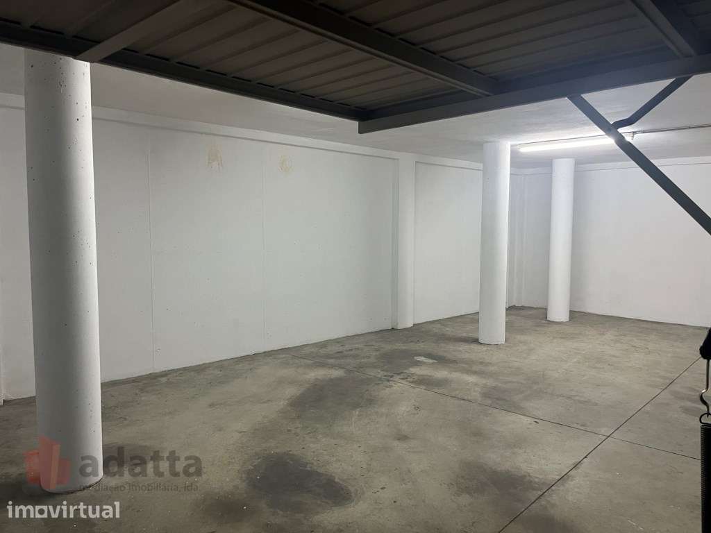 Garagem para três carros. Arrenda-se. São Martinho do Bispo. - Grande imagem: 4/5