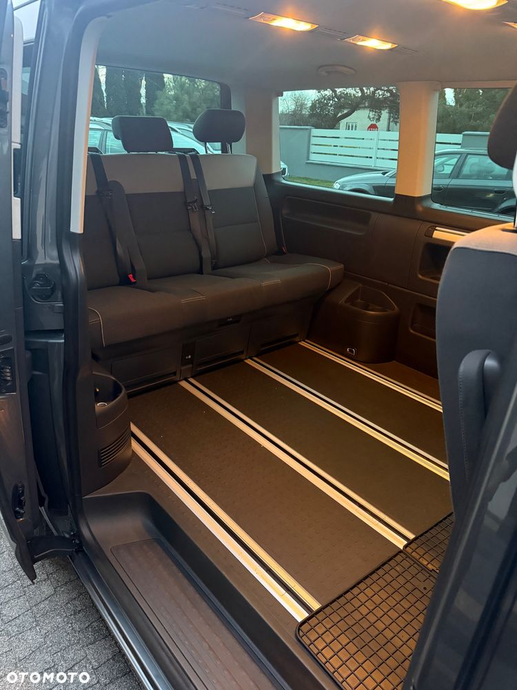 Volkswagen Multivan - 30