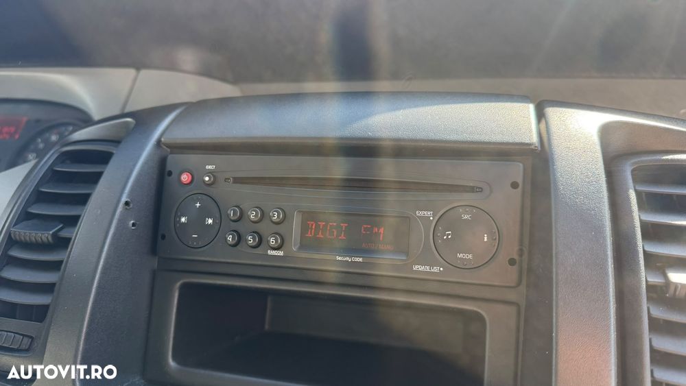 Renault Trafic - 12