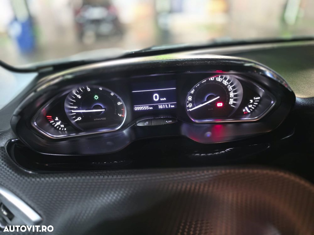 Peugeot 2008 1.2 PureTech Turbo S&S Allure - 10