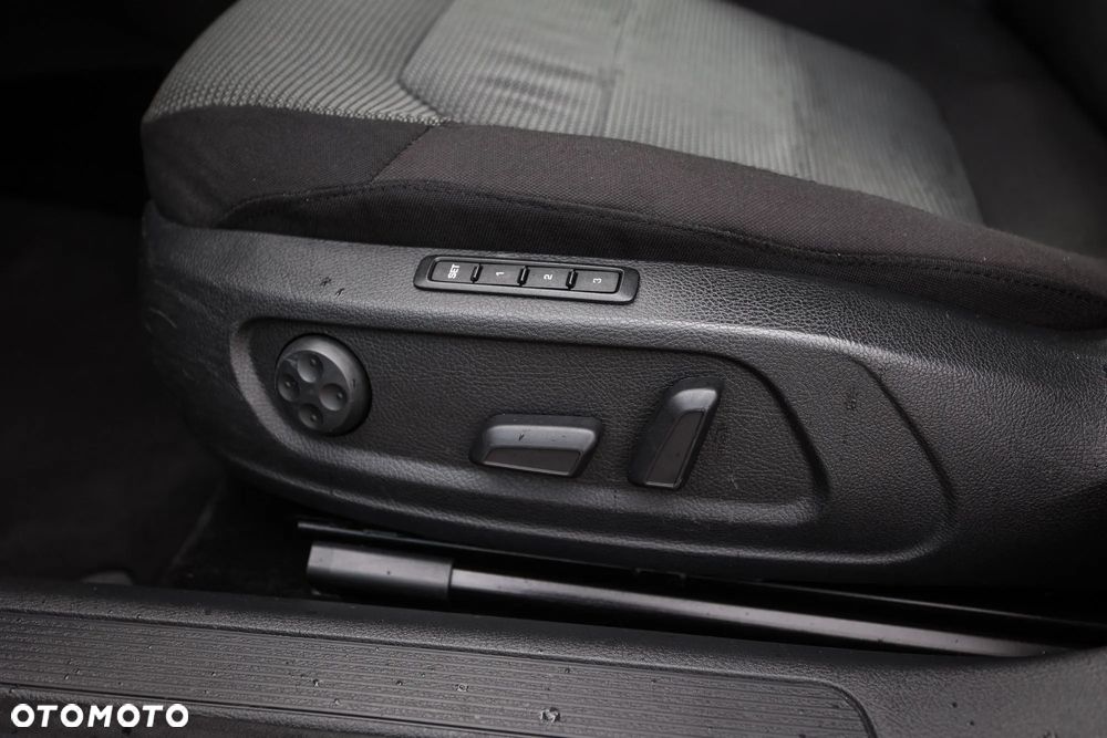 Volkswagen Passat 2.0 TDI 4Motion DSG BlueMotion Tech Highline - 19