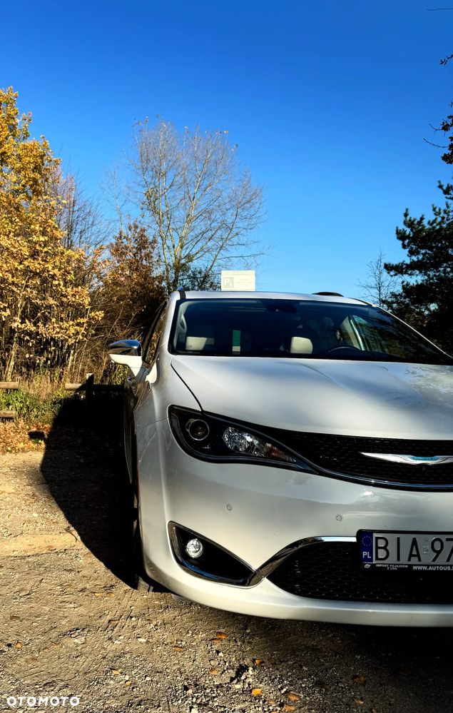 Chrysler Pacifica - 11