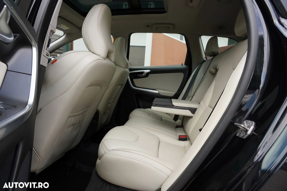 Volvo XC 60 D5 AWD Geartronic Ocean Race - 8