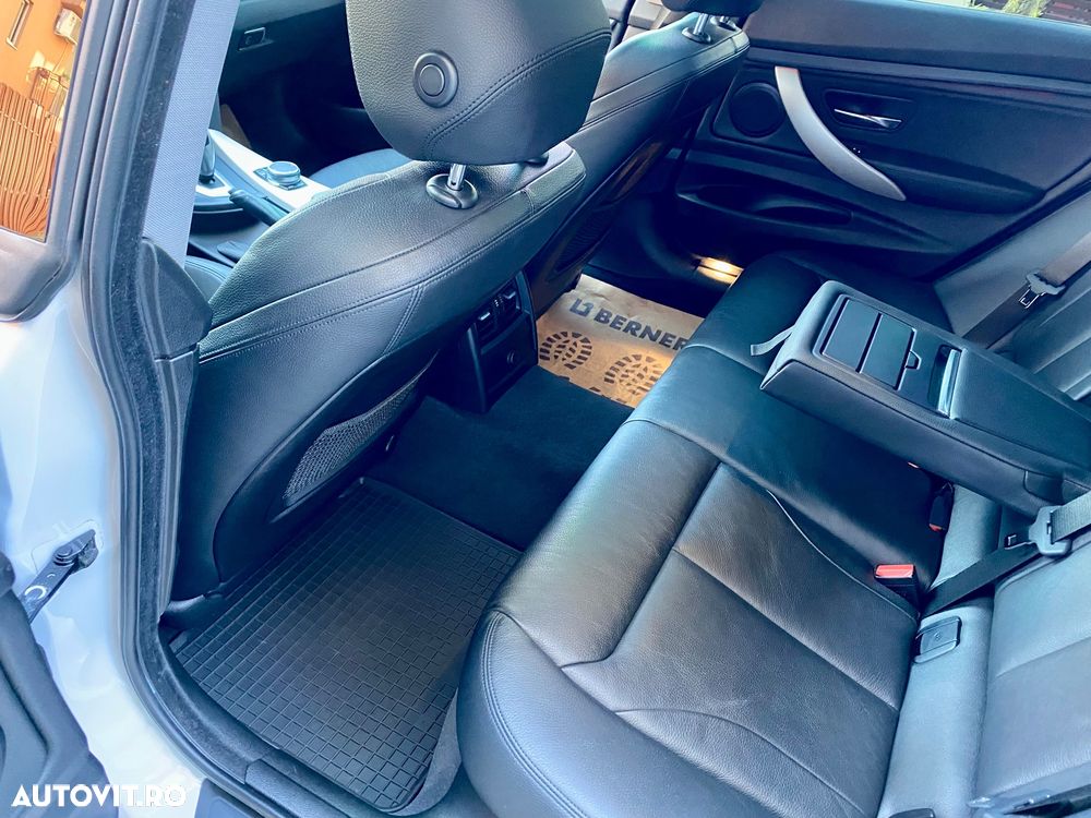 BMW Seria 3 320d Aut. - 24