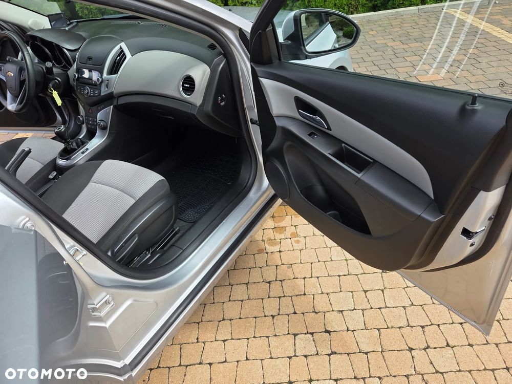 Chevrolet Cruze 1.6 LS - 13
