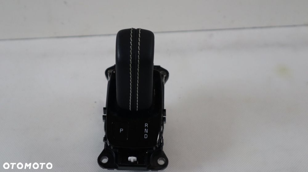 VOLVO XC40 LEWAREK GAŁKA DŹWIGNIA ZMIANY BIEGÓW 31437335 - 1