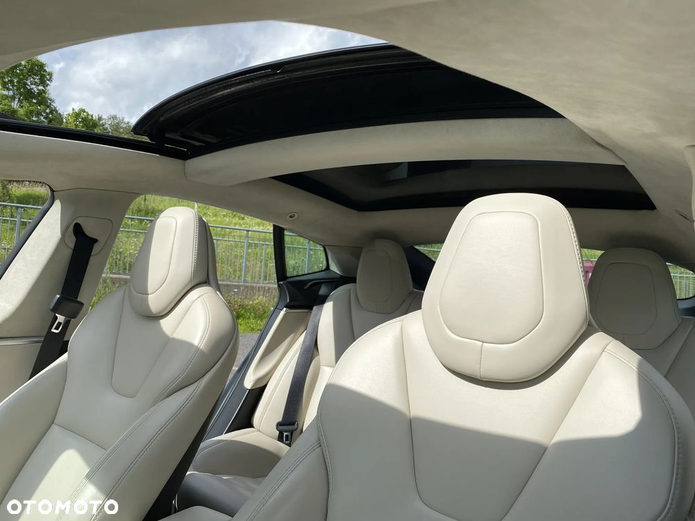Tesla Model S - 12