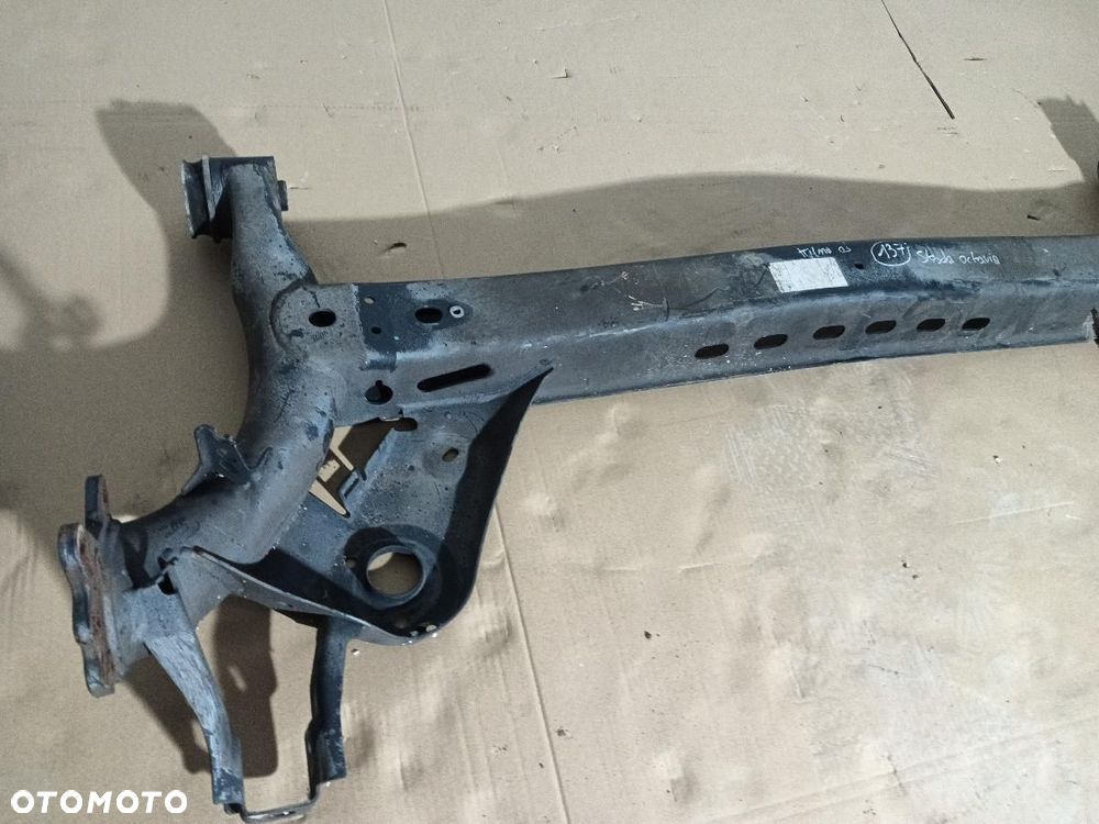 BELKA OŚ TYŁ TYLNA SKODA OCTAVIA III KOMBI 5Q0501115 - 2