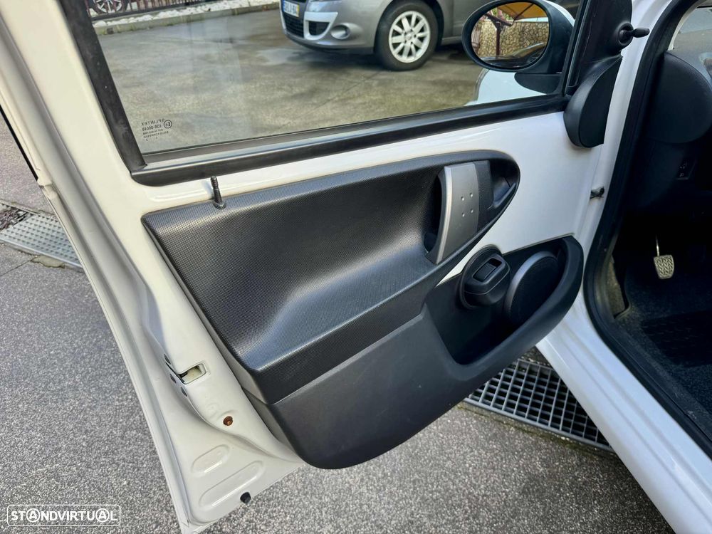 Toyota Aygo 1.0 + AC - 7