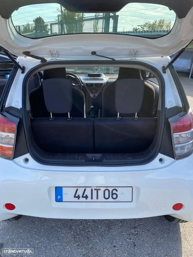 Toyota iQ 1.4 D-4D - 14