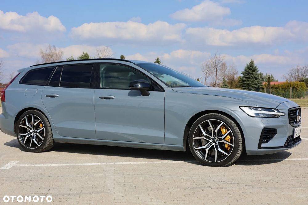 Volvo V60 T8 AWD Plus Dark - 6