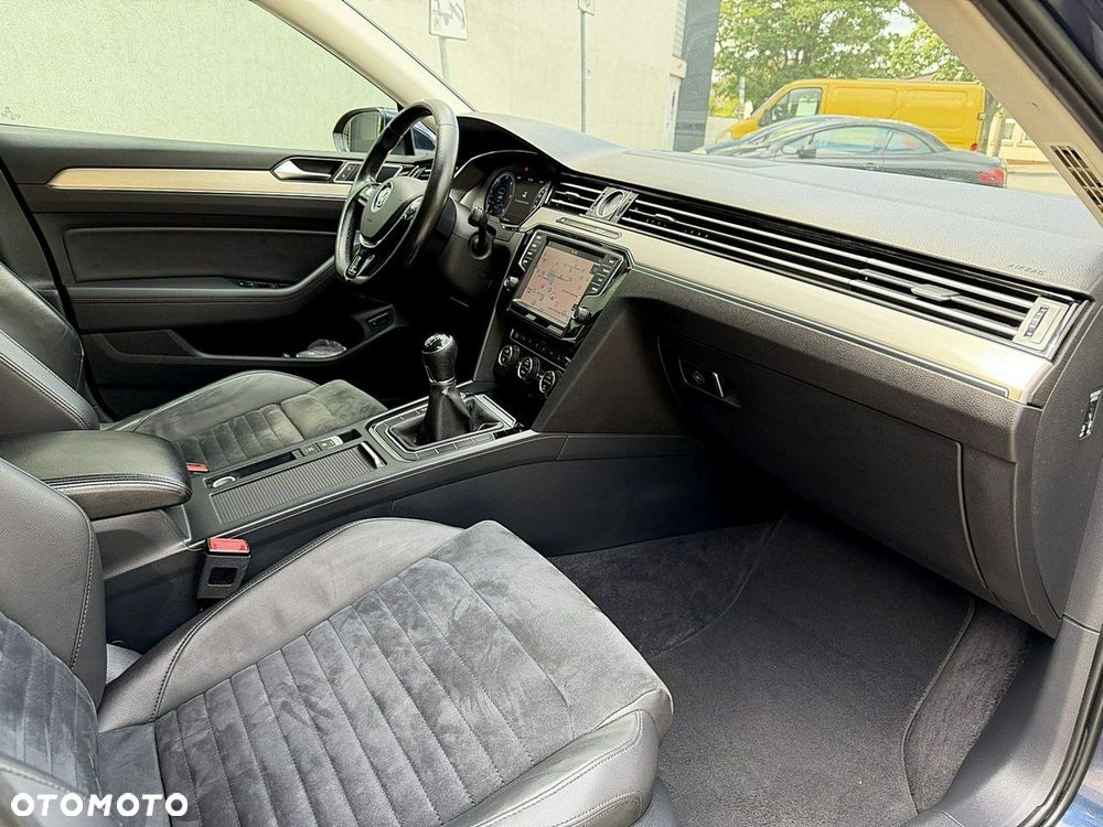 Volkswagen Passat - 11