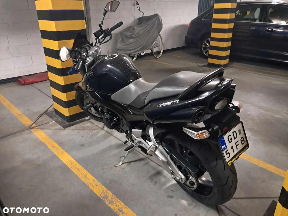 Suzuki GSR - 6
