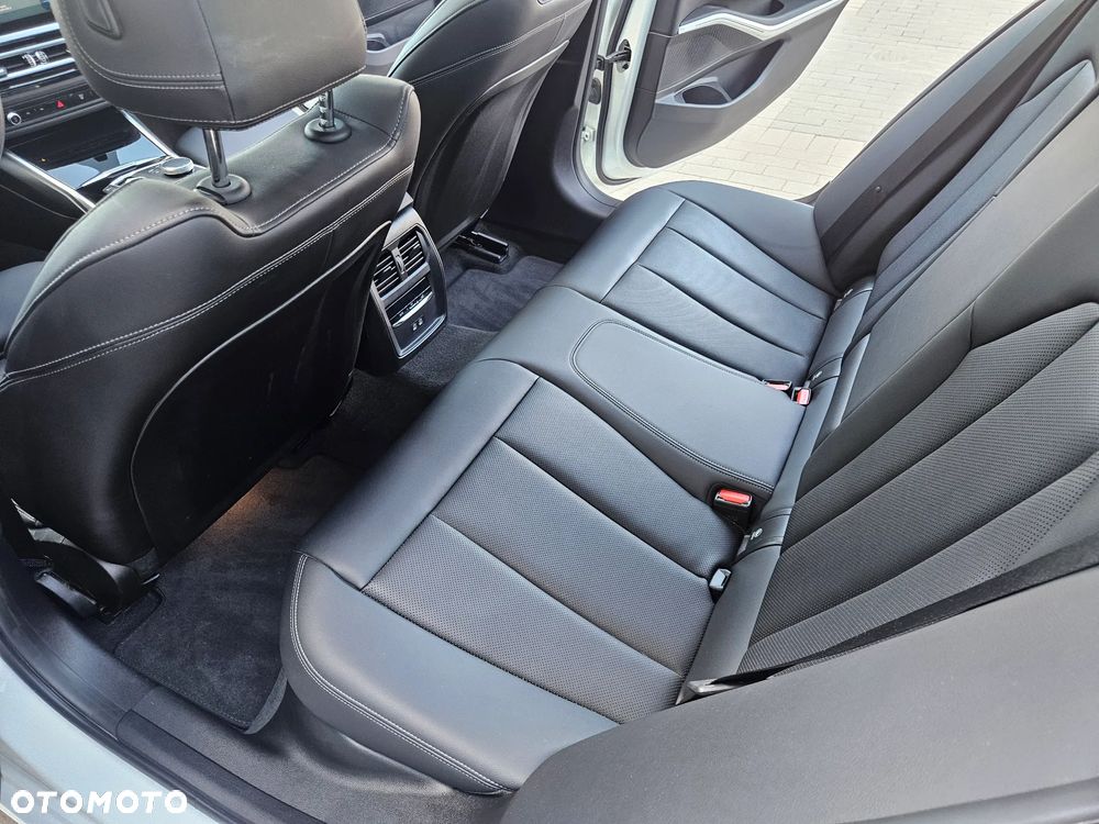 BMW Seria 3 330i - 18