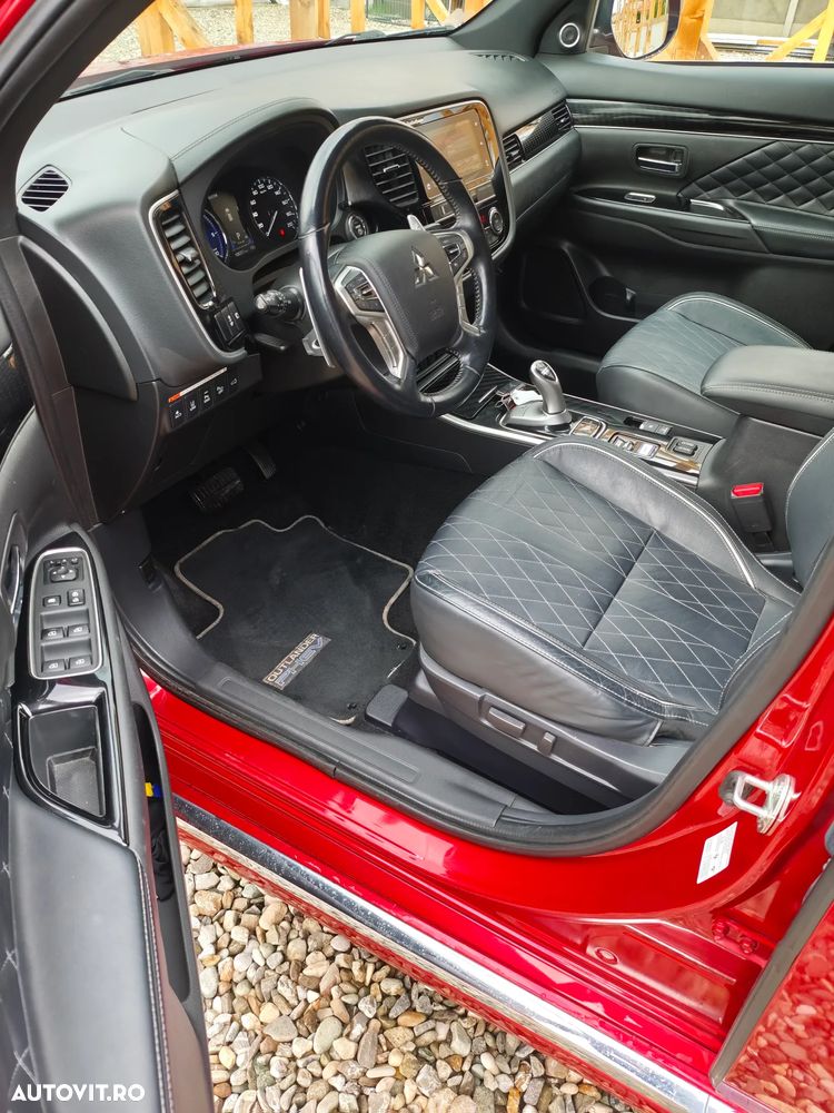 Mitsubishi Outlander PHEV 2.4 L 4X4 Instyle+ - 16