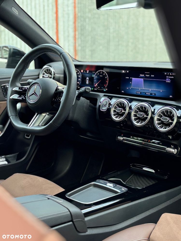 Mercedes-Benz CLA 200 AMG Line 7G-DCT - 25