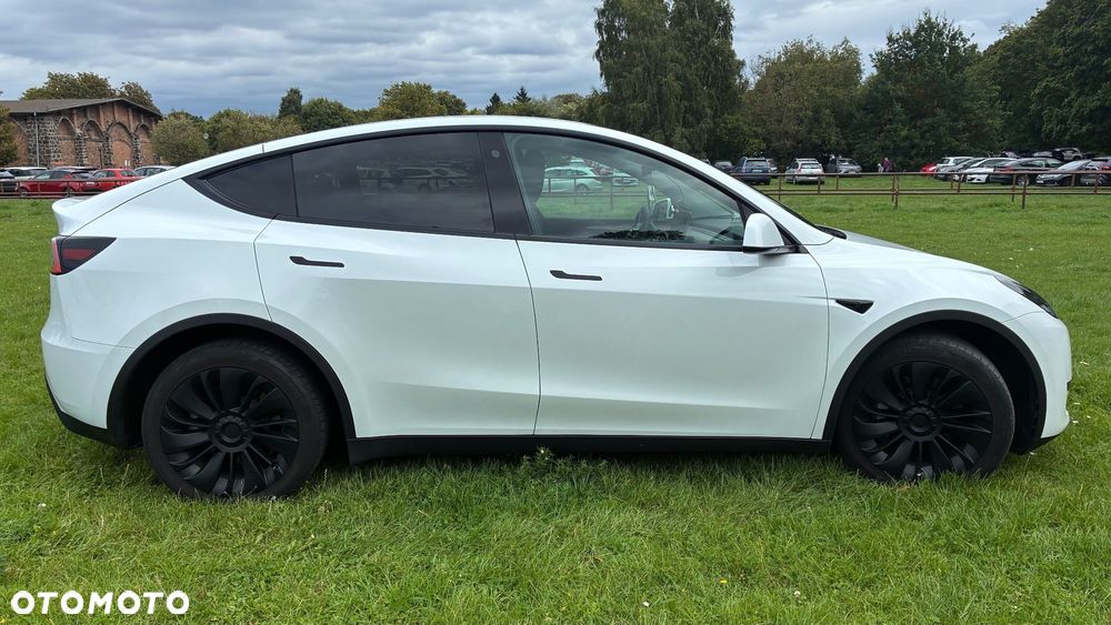 Tesla Model Y - 5