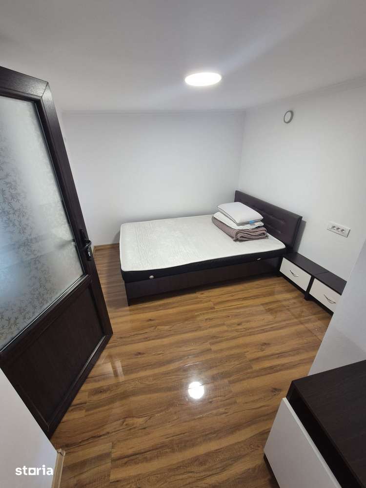 Apartament 3 camere, zona ultracentrala, mobilat, parter — fotografia 3
