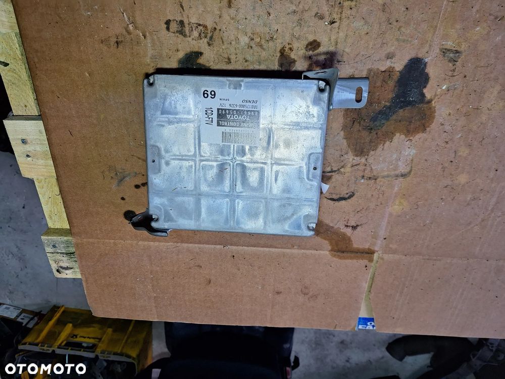 toyota avensis  2,0 D sterownik komputer silnika 8966105690   (7/14) - 1