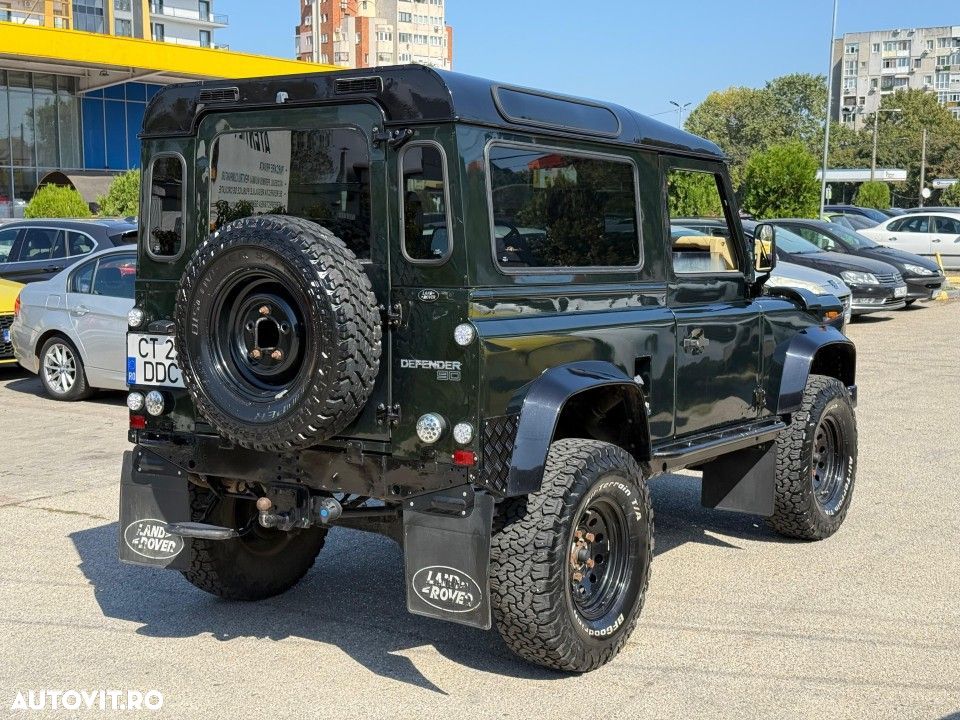Land Rover Defender - 8