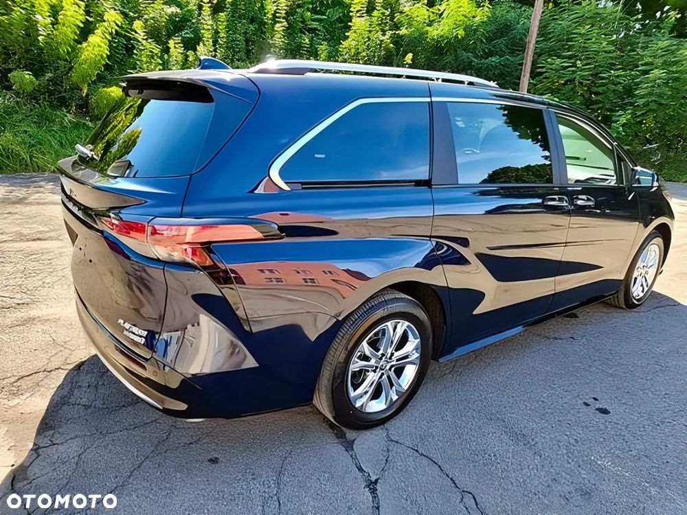 Toyota Sienna - 2