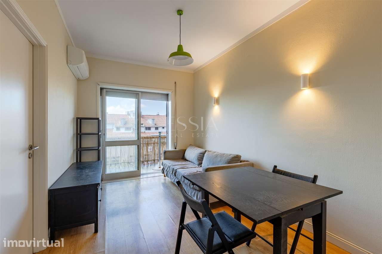 Apartamento T1 com Varanda junto à Praça Velasquez - Grande imagem: 2/27
