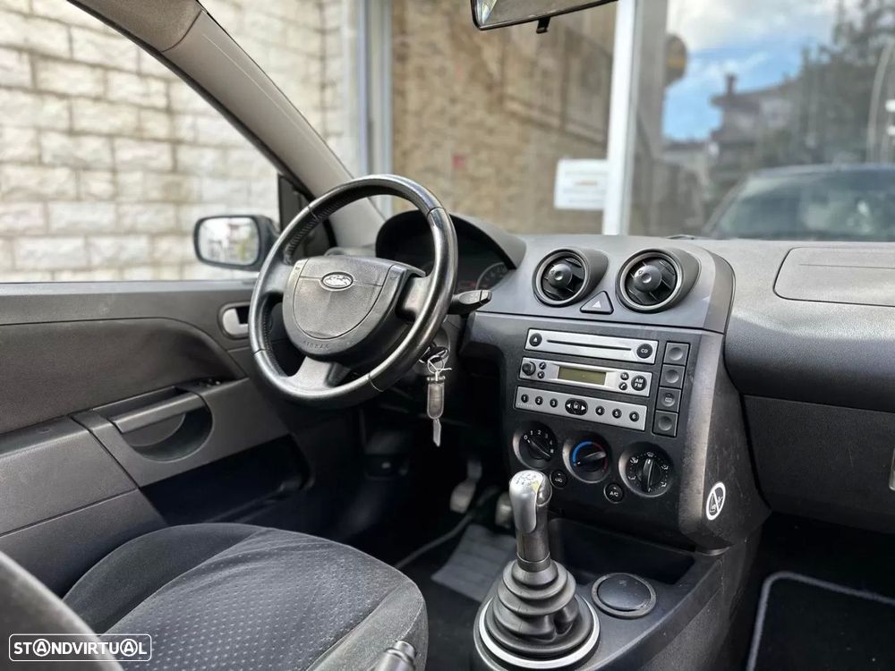 Ford Fiesta 1.25 Ghia - 16