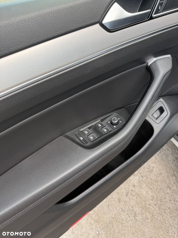 Volkswagen Passat - 17