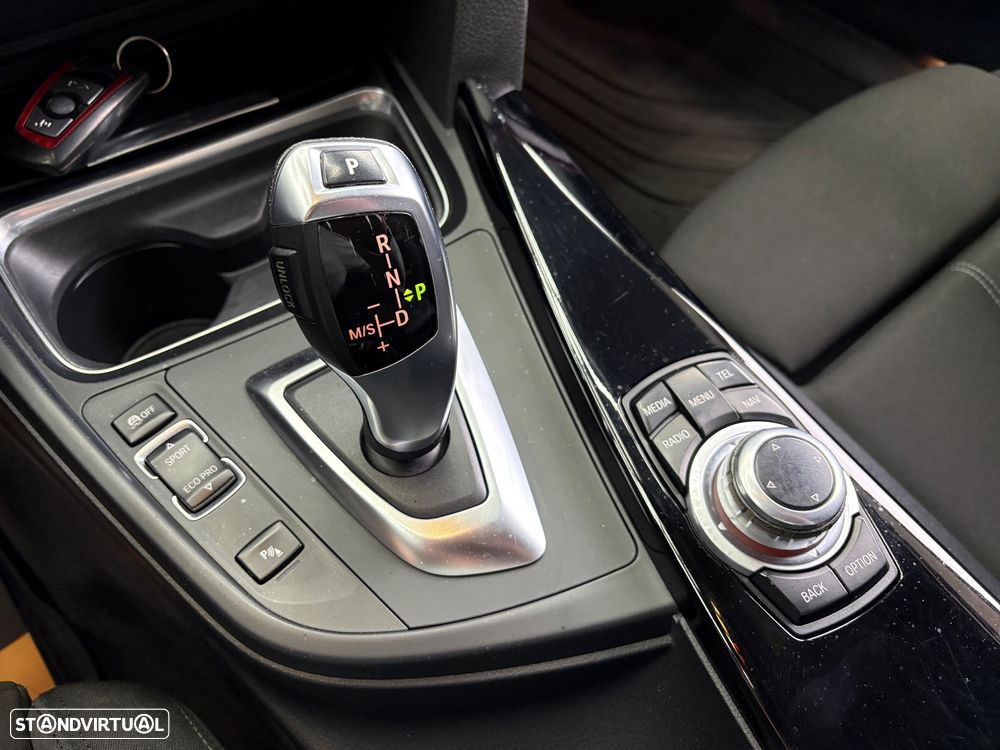 BMW 318 d Aut. Blue Performance Sport Line - 12